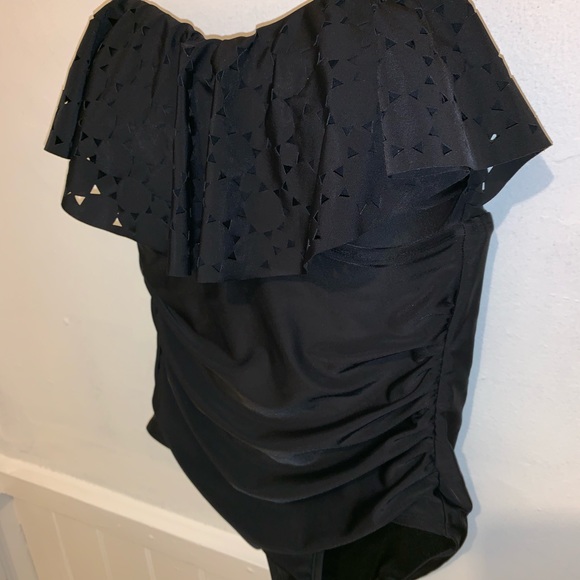 Ruffled Top Halter One-Piece Swimsuit - Picture 6 of 6